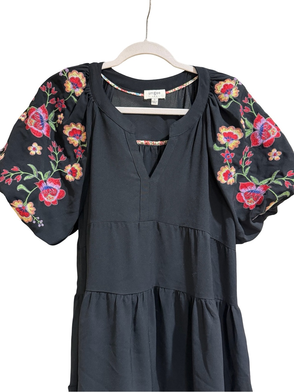 ✨ Umgee Black Dress with Floral Embroidered Puff Sleeves Size S - Picture 7 of 12